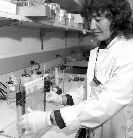 Carol Greider in the lab