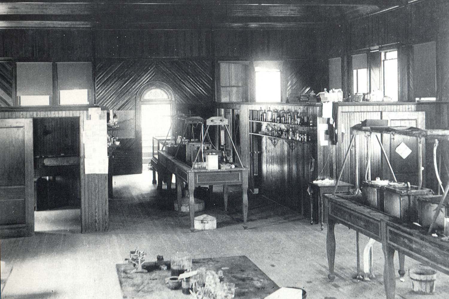 Jones interior 1895