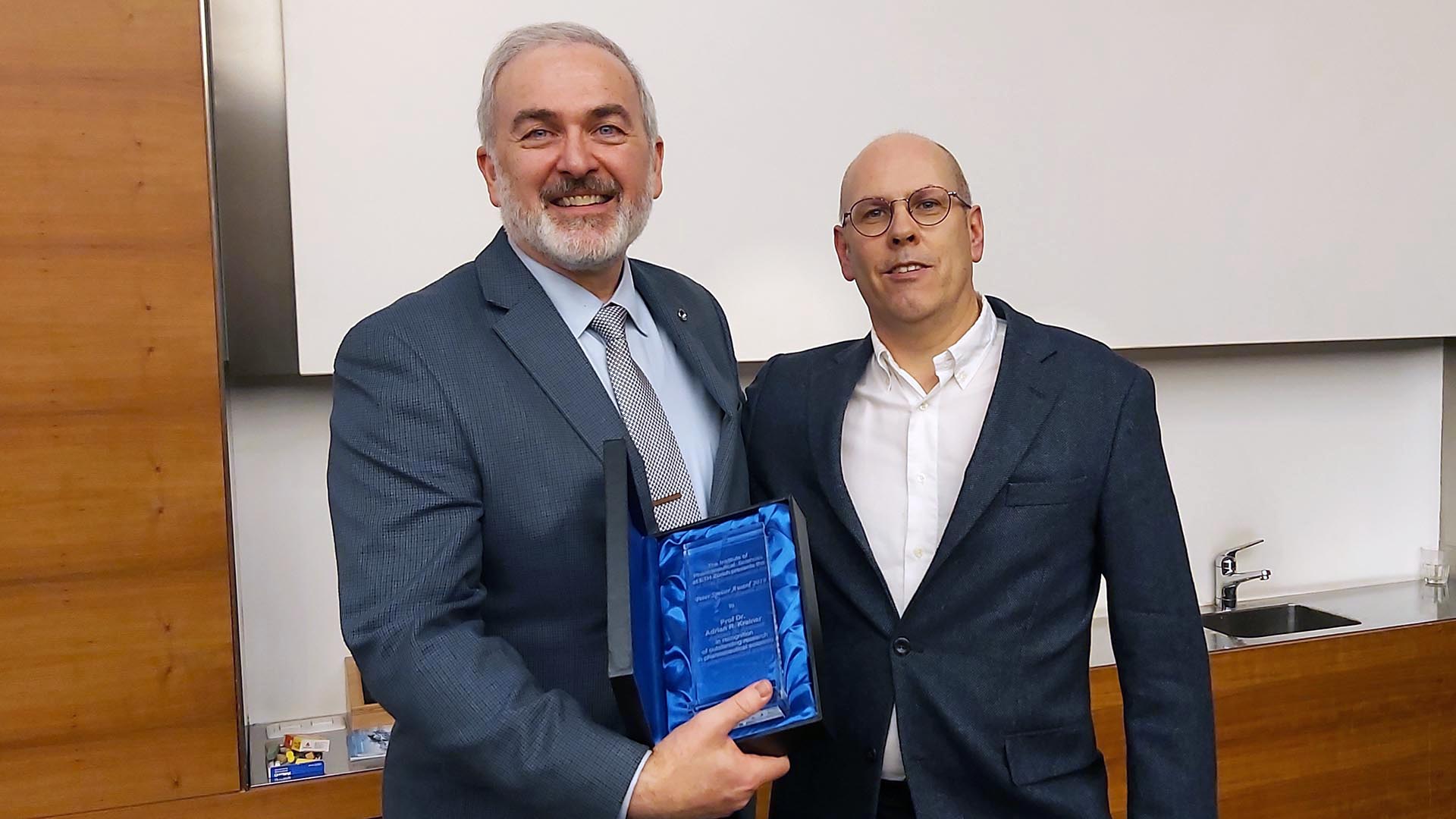 photo of Adrian Krainer and Jonathan Hall with Speiser Award