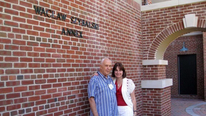 photo of Waclaw Szybalski and Mila Pollock outside the Szybalski Annex, 2010