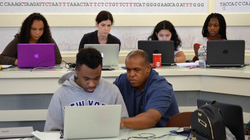 photo of Jason Williams helping students at the DNALC