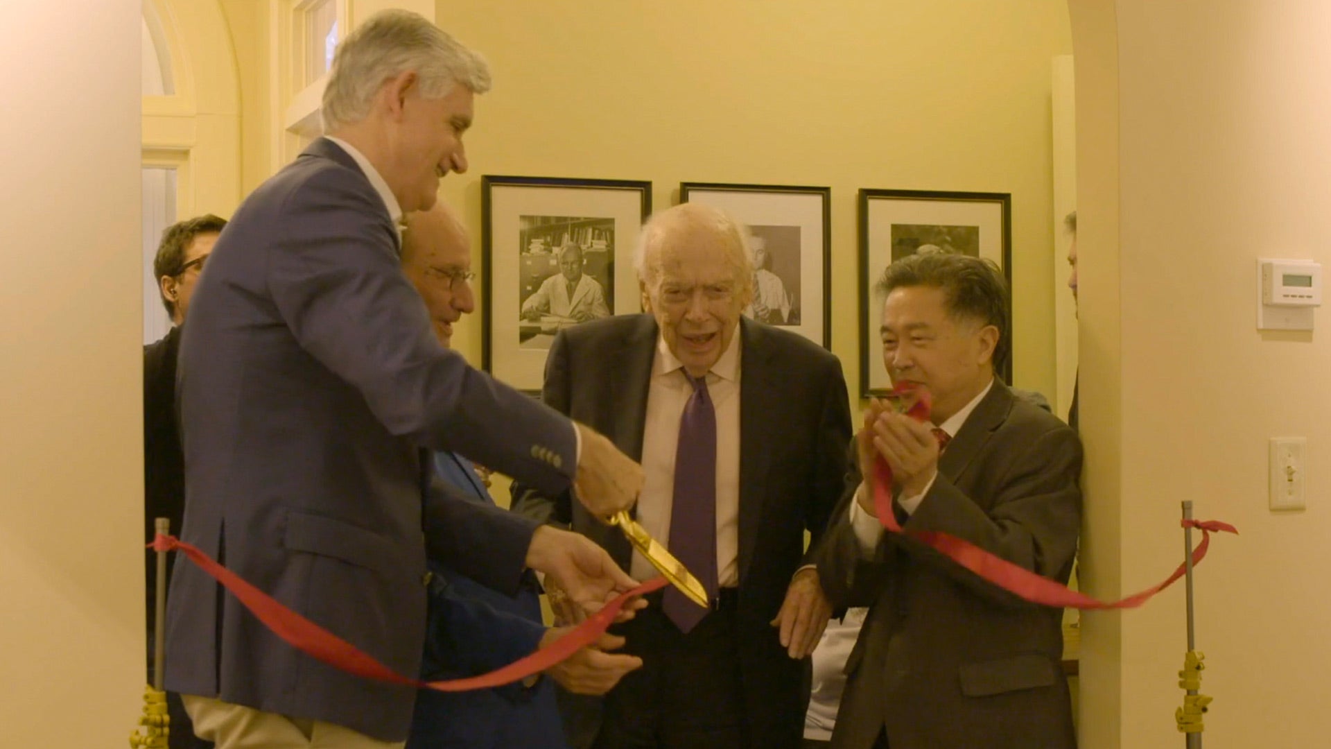 photo of ribbon cutting ceremony