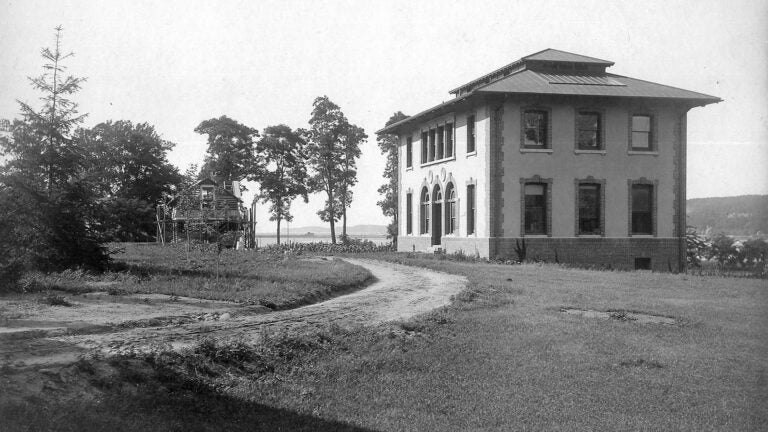 historic photo of CSHL main building