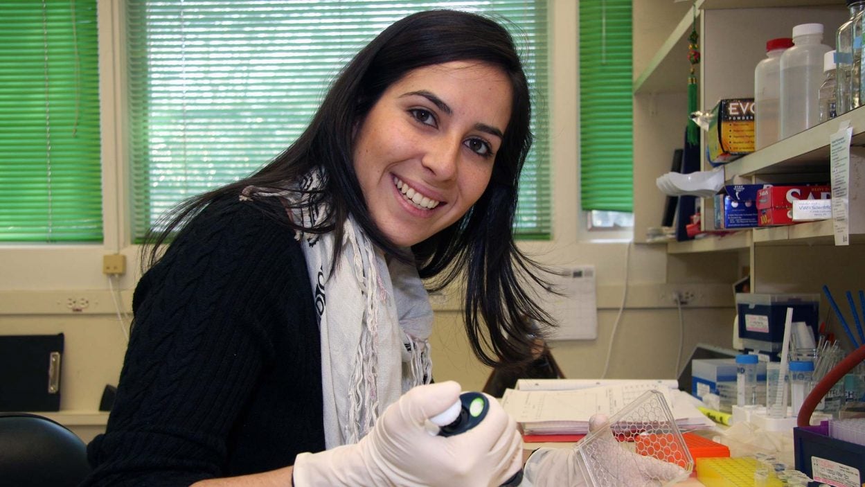 photo of Maria Luisa Pineda working in a lab