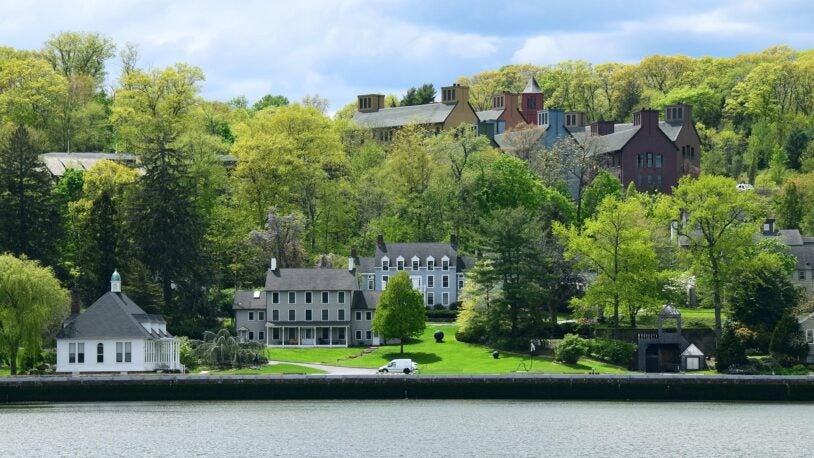 Photo of CSHL campus harbor view in spring