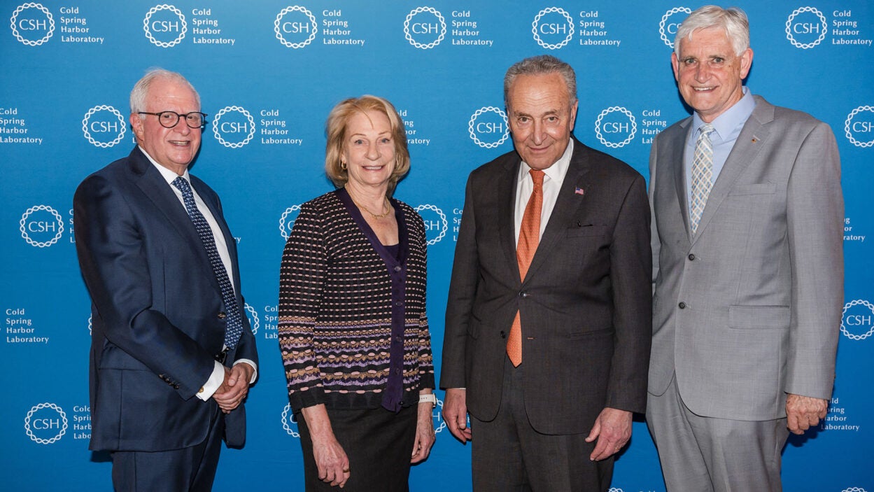 image of CSHL BOTs Casey Cogut and Marilyn Simons, U.S. Senator Chuck Schumer, and CSHL President and CEO Bruce Stillman at the DNA Learning Center, NYC