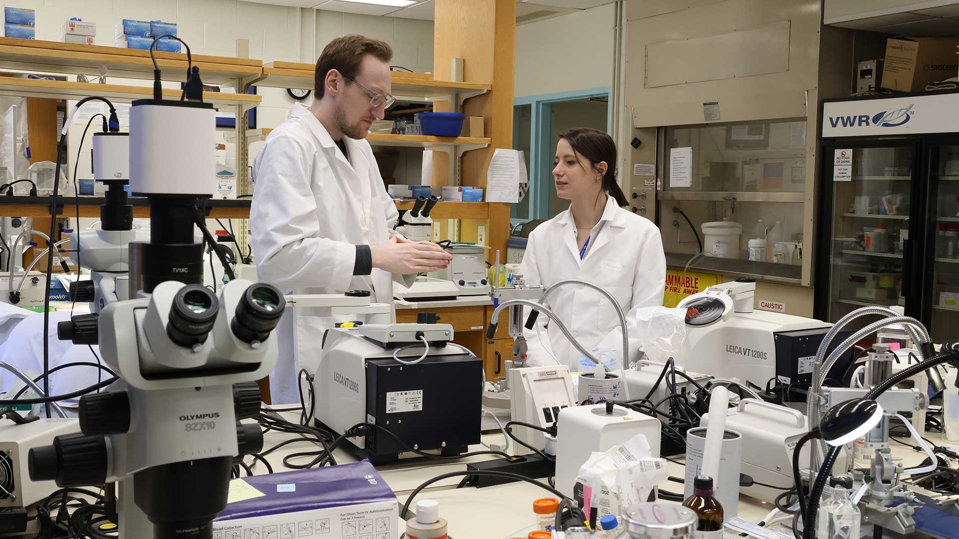 photo of Jeremy Borniger and Cecilia Pazzi in a lab