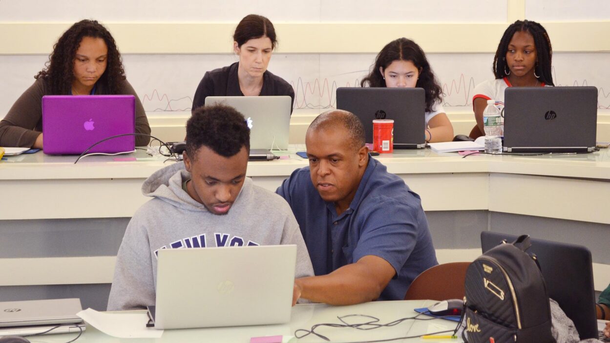 Image of Jason Williams teaching genomics